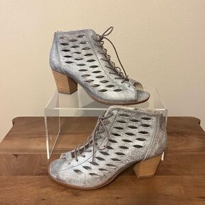 MMAO. Goes to a consignment store 5/1./2025 NEW PAUL GREEN Bali Lace-Up Bootie